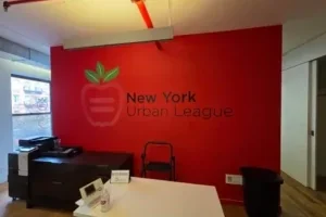 How Business Signage Drives Walk-In Traffic for New York Storefronts – detail photo